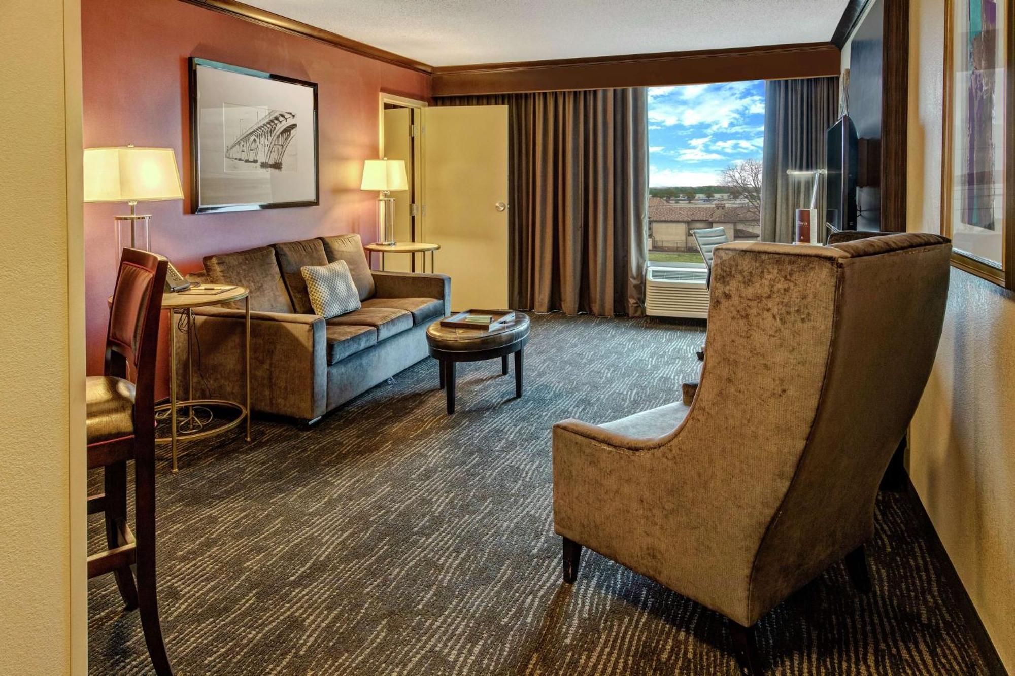Doubletree By Hilton Decatur Riverfront Exteriör bild