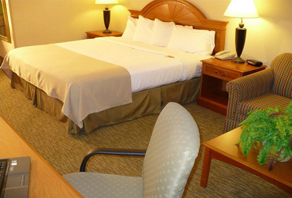 Doubletree By Hilton Decatur Riverfront Rum bild